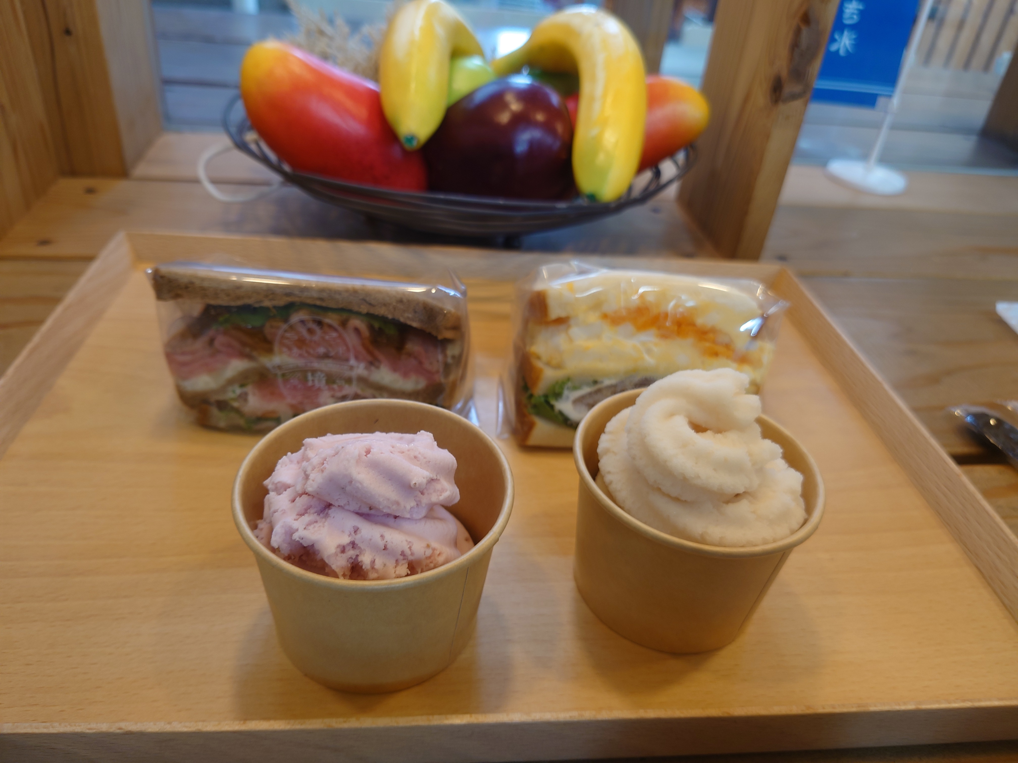 ローストビーフとたまごのさかいサンド